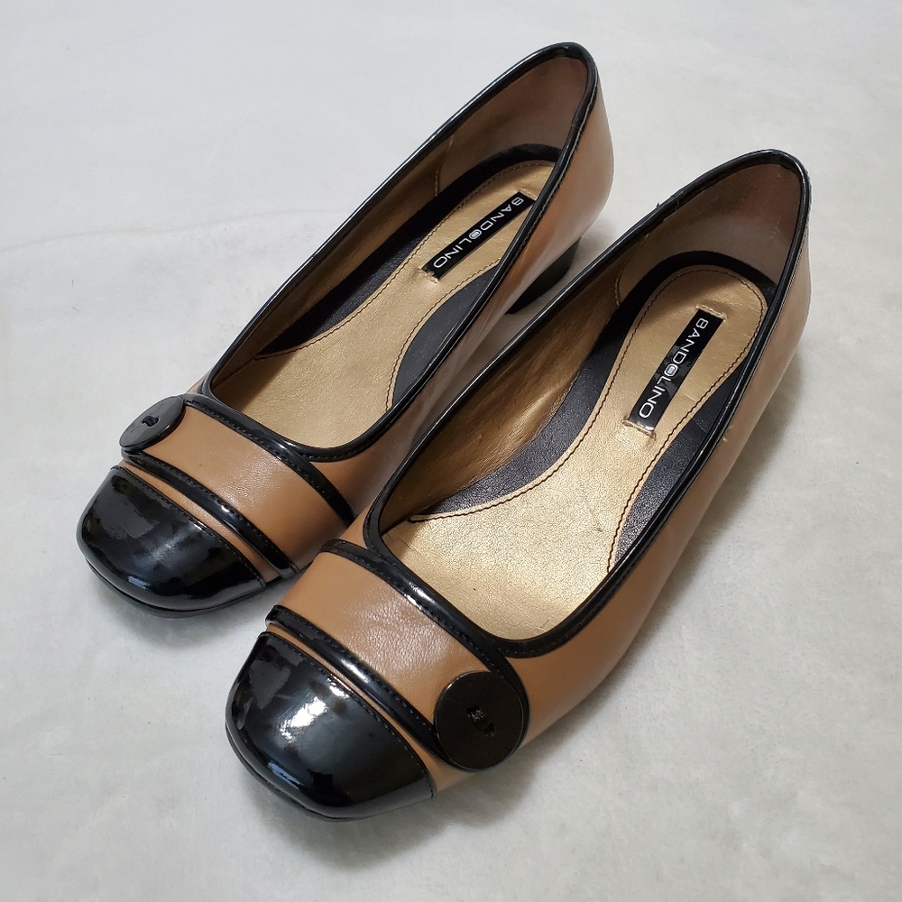 Bandolino Haisley Beige Black slip on closed toe